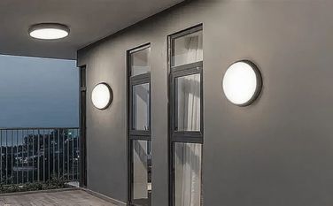 Kuningan Vs. Lampu Bulkhead Stainless Steel: Sing Luwih Apik Kanggo Wilayah P...